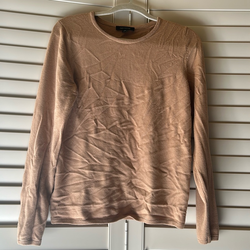 Ann Taylor tan crewneck thin sweater size medium